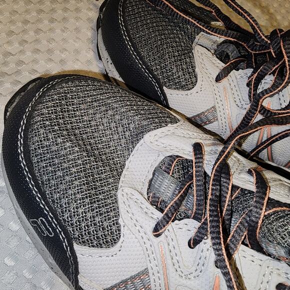 FILA EUC WOMEN'S SIZE 10 ALL TERRAIN SNEAKERS SHOES - Picture 3 of 8